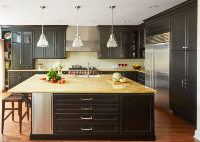 Transitional-Painted-Black-Kitchen_1-1140x800